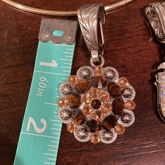 Stiff Collar Necklace with 4 Pendants Fashion Jewelry - Picture 5 of 11